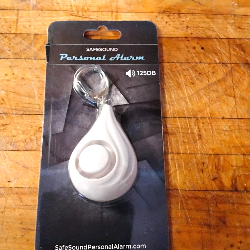 PERSONAL SECURITY ALARM 125 DB VERY LOUD
